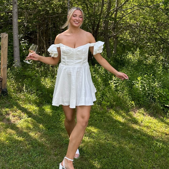 Bardot Sigma Mini Dress White Off Shoulder Floral - Picture 4 of 4